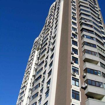 Ст.М.Берестейська 10-15 хв пішки Зелений острів-2 Сікорського вул,4В поряд паркова зона, посольство США