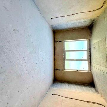 Пропонується світла та простора 2-кімнатна квартира площею 68 м²