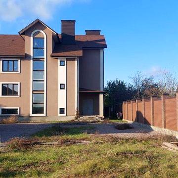 Продається великий будинок, можливо під міні готель