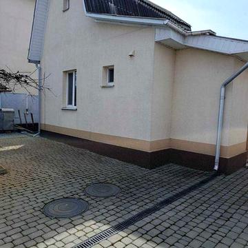 Оредна 1 км. будинку в тихому місці мікрорайону "Пирогово"