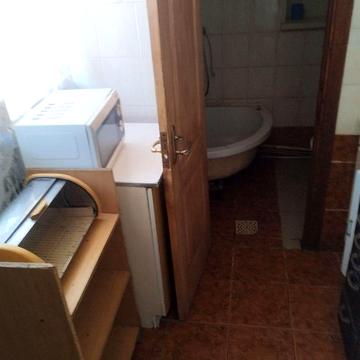 Здаєть пів будинку на Автошколі.