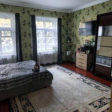 Обміняю 2-х кімнатну Сталінку, на Будинок в межах міста.