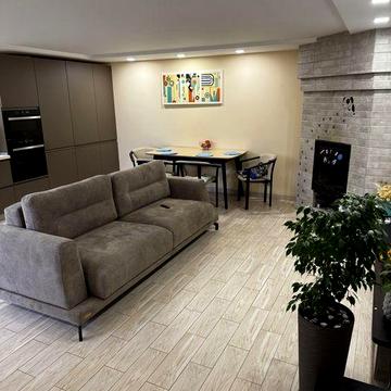 Затишний 2 поверховий будинок