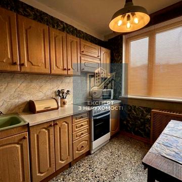 Продаж 2к квартири вулиця Ревуцького 25