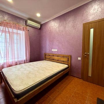 Снимите двухкомнатную квартиру на улице Степана Бандеры, район Озерки