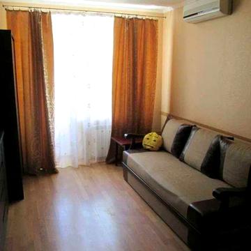 Однокімнатна квартира, Палац Україна 5 хвилин