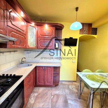 Простора трикімнатна  з ремонтом на Лісовому масиві.