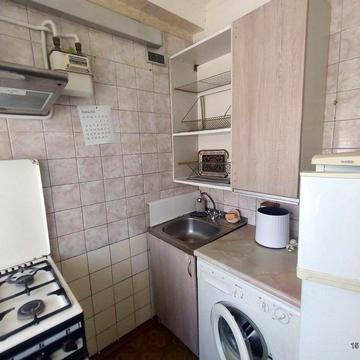 Здам сдам квартиру метро Дружби народів Німанська 2 3-й поверх Газ