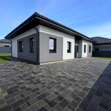 Одноповерховий якісний будинок в центрі Білогородки 105м2