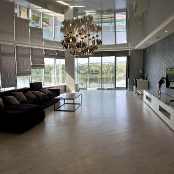 Раїси Окіпної вул., 18