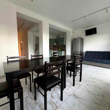 Довгострокова оренда будинку з власним двориком