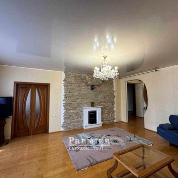 3 кім. квартира. 130 м² класики біля парку Перемоги. Армійська / Спецпроєкт/Цегла/Газ