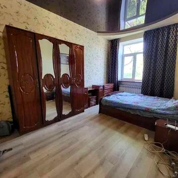Продам двокімнатну квартиру в районі Морпорту.