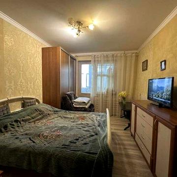 Продам просторную 4 комн. квартиру