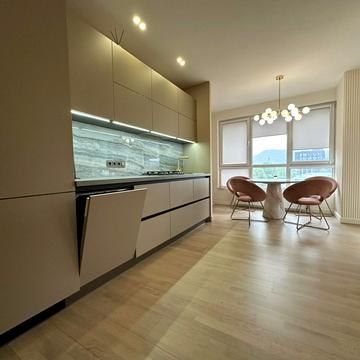 Вячеслава Липинського вул. (), 28