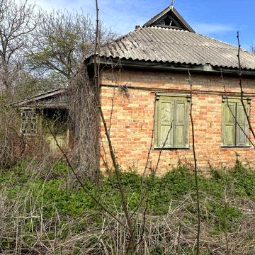 Продається будинок з земельною ділянкою