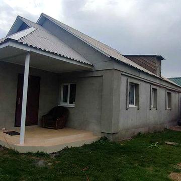 ПРОДАМ  цегляний  БУДИНОК в р-ні зупинки  Козацька. 65000 евро