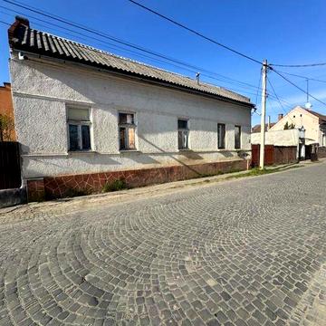 Будинок в центрі міста 110квм, власний двір