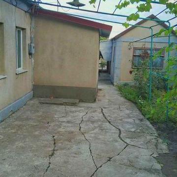 Продам гарний будинок  з капітальним ремонтом в с. Буялик, газ,світло, вода в домі.