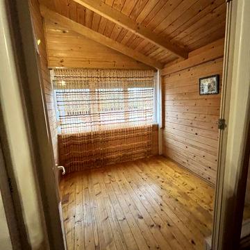 Двух этажный дом у реки в СВТ