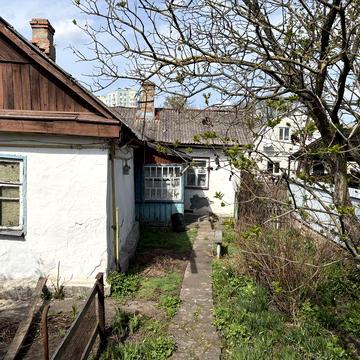 Продам частину будинку з окремим двором і ділянкою 6,2 сот