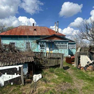 Будинок в селі із землею