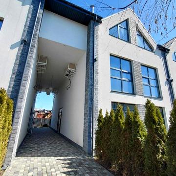 Продаж 3 кімнатної квартири зі своїм двориком