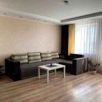 Продається затишна 3-кімнатна квартира з сучасним ремонтом, меблями та технікою — район Митниця, власник