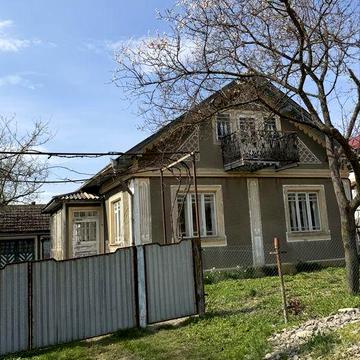 Продам будинок + 6,5 соток. Газ, вода, гарна локація.