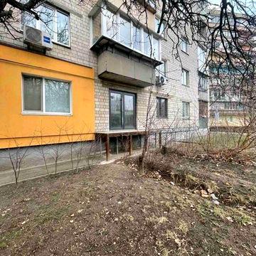 Продажа квартиры нежилой фонд с отдельным  входом. Вишневое.