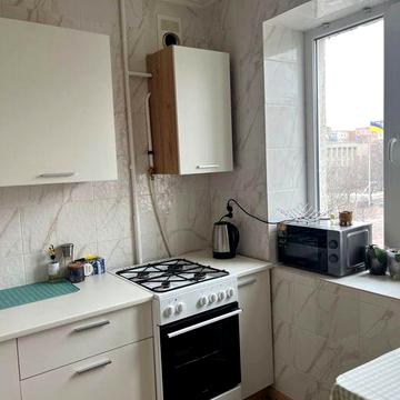 Продам затишну 2-кімнатну квартиру з євроремонтом від власника всі меблі і техніка залишається