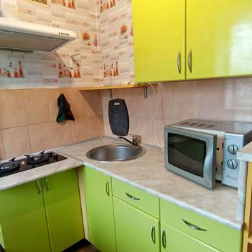 Космонавтів вул., 62