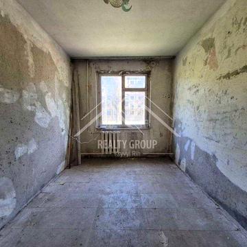 Продаж “брежнівки” 2к квартири по вул. Харитонова