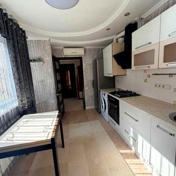 Сдам однокомнатную квартиру Богдана Хмельницкого,район Привоза..