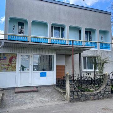 Двоповерховий будинок