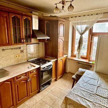 Сімї Глодан вул., 8