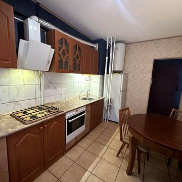 Продам 3-кімнатну квартиру . Район 12 школи