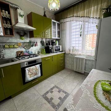 Продам 2 кім квартиру Шухевича | меблі |техніка |49,5м² | не кутова