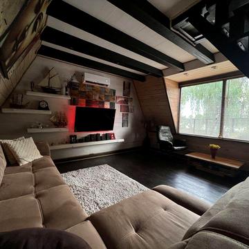 Будинок  біля річки, в центрі Турбова