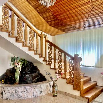 Продаж розкішного будинку преміум класу