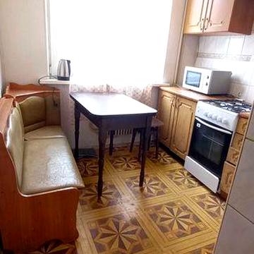 Сдам трехкомнатную квартиру станция метро Салтовская.