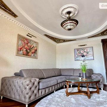 Продаж 3к Квартира Квітнева вулиця