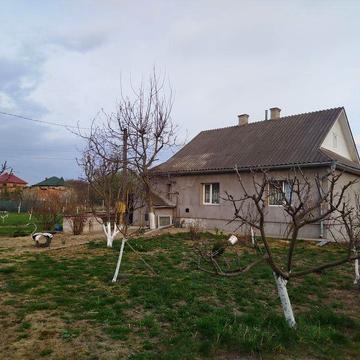 Будинок в місті Сторожинець, земля, сад, краєвид