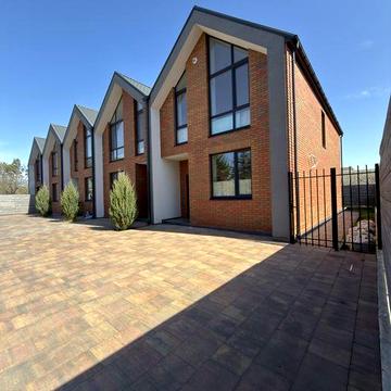 Таунхаус у центрі Бучі — 89,9 м², 1,5 сотки, ремонт, ЖК «Нордік 2» Буча