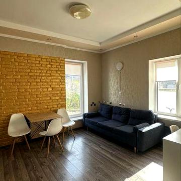 Продам 1 кімнатну квартиру з окремим Входом!