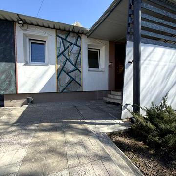 Оренда частини будинку, окремий вхід, Святопетрівське, зупинка поряд, є паркомісце газове опалення поряд розвинена інфраструктура