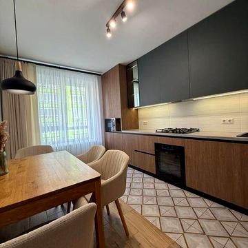 Оренда просторої 3 км квартири поруч з озером