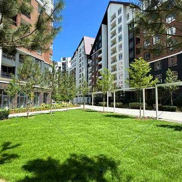 Дуже хороший варіант для сім’ї — 3-кімнатна квартира з терасою. Газ. Чистова обробка.