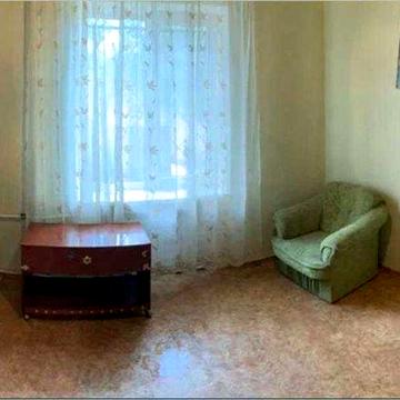 Продам 2 кімнатну  квартиру в гарному  стані.