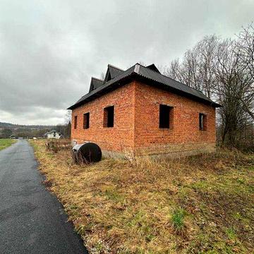 Продається незавершений цегляний будинок площею 180 м² 15 км від Івано-Франківська.